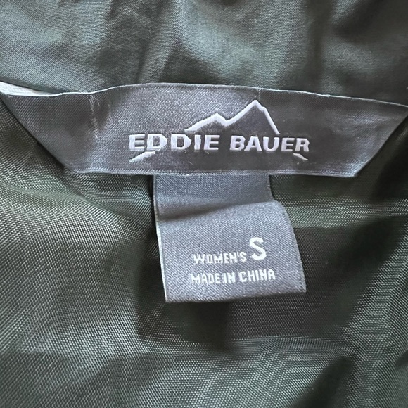 Eddie Bauer | Women’s Quilted Puffer Jacket - Picture 5 of 7